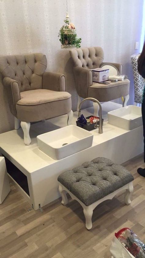 Small Space Pedicure Station, Pedicure Station Ideas Small Spaces, Small Space Nail Salon Ideas, Pedicure Chair Ideas Small Spaces, Diy Pedicure Station, Pedicure Platform, Luxury Nail Salon, Beauty Shop Decor, Nail Room Ideas