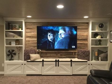 Koti Diy, Built In Entertainment Center, Built In Shelves Living Room, Diy Entertainment, Living Room Built Ins, Cozy Family Rooms, Basement Living Rooms, Basement Makeover, Tv Wall Decor