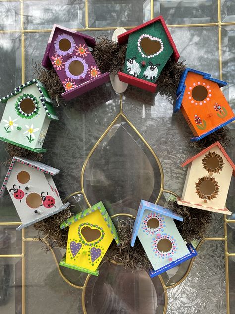 Cute Bird House Painting Ideas Easy, Bird Houses Painted Flowers, Rainbow Birdhouse, Cute Bird House Painting Ideas Flowers, Tiny Bird Houses Painted, Hand Painted Birdhouses, Wooden Bird Feeders, Birdhouse Craft, Bird Houses Ideas Diy