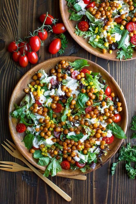 BBQ Chickpea Salad - Vegetarian + Vegan - Peas and Crayons Chickpea Bowls, Roasted Chickpea Salad, Cooking Garbanzo Beans, Bbq Chickpeas, Roasted Chickpea, Bbq Roast, Salad Vegetarian, Spring Mix Salad, Vegetarian Bbq