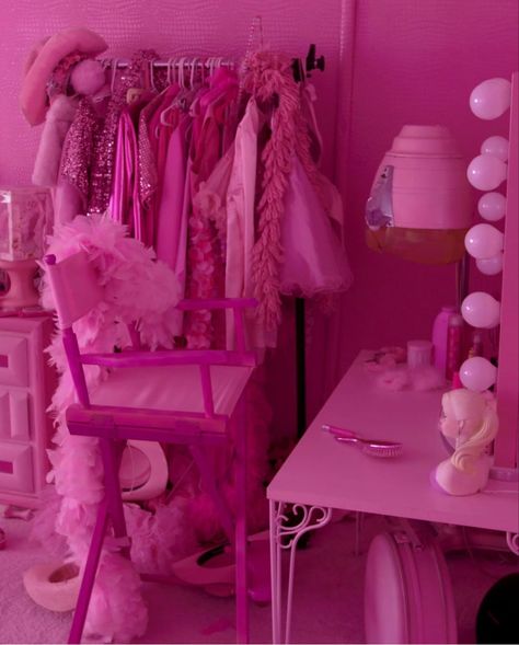 Everything Pink Girly, Barbiecore Room, Pink Aesthetic Dress, Girly Pink Bedroom, Dream House Aesthetic, Girly Bathroom, Girly Apartments, Pink Lifestyle, Pink Bedrooms