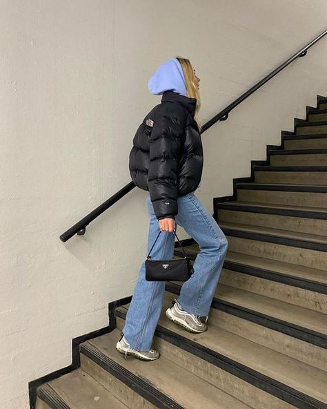 North Face Jacket Outfit, Doudoune The North Face, Puffer Jacket Outfit, Look Adidas, K Fashion, Foto Poses, Looks Street Style, Puffy Jacket, Winter Fits