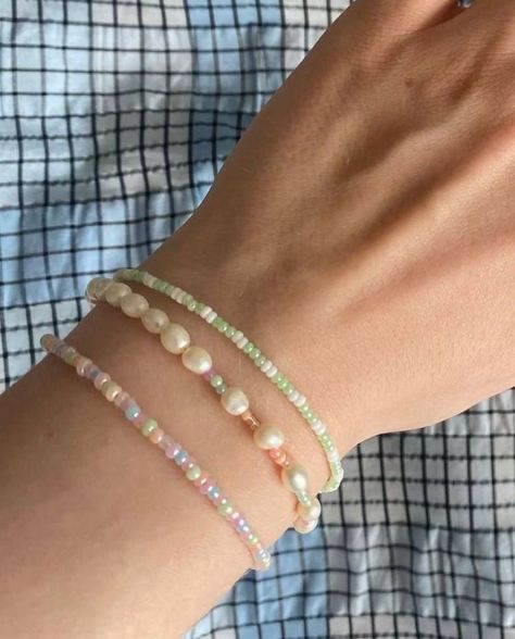 Diy Bracelet Aesthetic, Beads Bracelets Aesthetic, Aesthetic Beaded Bracelets, Simple Beaded Bracelets, Pulseras Kandi, قلادات متدلية, Anting Manik, Manik Manik, Preppy Jewelry