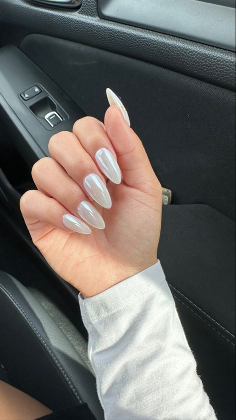 Glazed Nails, Classy Almond Nails, White Chrome Nails, Subtle Nails, Blush Nails, Pearl Nails, Soft Nails, White Nail, Chic Nails