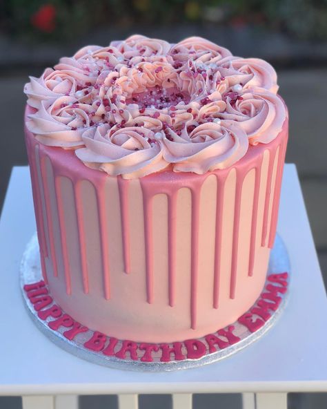 Drip Cake Ideas Birthday Woman, Pink Colour Cake Designs, Pink And White Cake Designs, Pink Colour Cake, Pastel Color Rosa, Elegant Pink Cake, Butter Icing Cake Designs, Pink And White Birthday Cake, Pink Cake Ideas