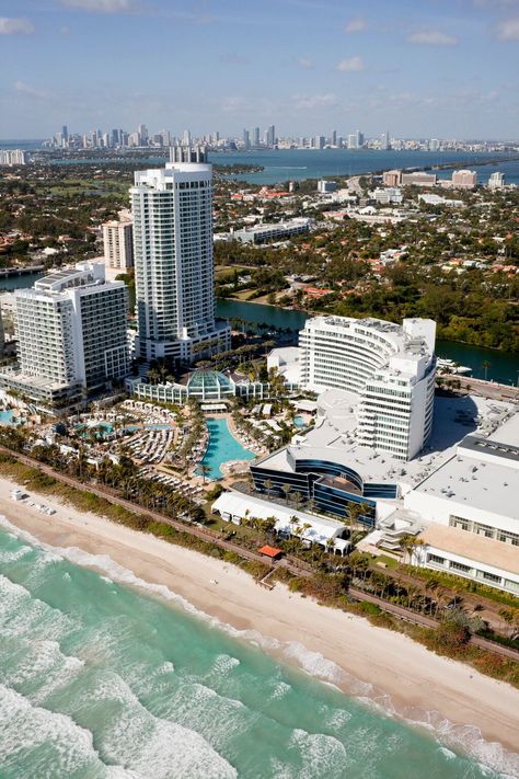 Fontainebleau's 4 towers are a site to see from any angle. #Destination #Miami #Fontainebleau #SeaSide Miami Fontainebleau, Miami Lifestyle, Fontainebleau Miami, Miami Vibes, South Beach Florida, Florida Pictures, River Side, Miami City, Miami Travel