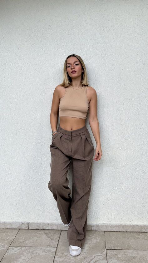 'Ahu Wide Leg Palazzo High Waisted Pants Fall Pants 2024, Model Weight And Height, Airport Fit Summer, Dark Beige Pants Outfit, Cute Period Outfit, Beige Hose Outfit, Brown And Grey Outfit, Outfit Pantalon, High Waisted Palazzo Pants