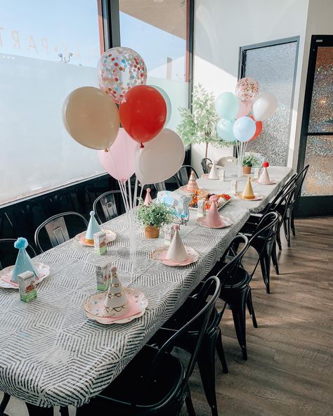 First Birthday Party Table Set Up, Party Animal Birthday Centerpieces, Toddler Party Table, Kids Birthday Party Table Set Up, 1st Birthday Table Set Up, Kids Table Birthday, Simple Birthday Table Set Up, Classic Kids Birthday Party, Kids Birthday Table Set Up