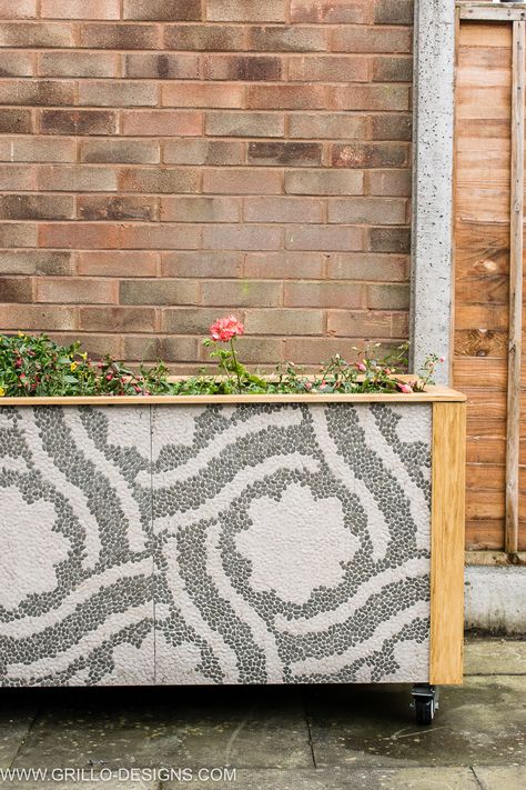 How to make a diy trough planter  #PLanter #diyplanter #trough #outdoordiy #garden #outdoorproject Diy Trough Planter, Trough Planter Ideas, Tile Planter, Natural Laminate Flooring, Diy Tiles, Mediterranean Tiles, Trough Planter, Diy Pallet Wall, Outdoor Paving