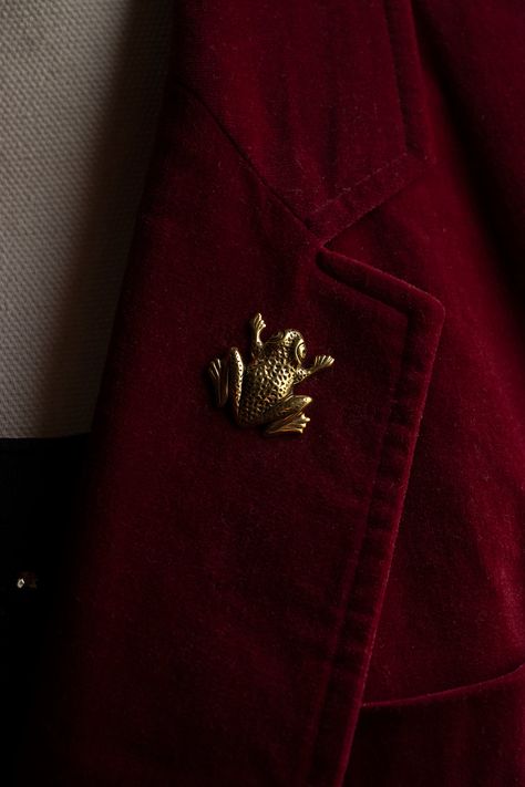 Pins Outfit, Brass Aesthetic, Detail Aesthetic, Frog Pin, Frog Brooch, Frog Pins, Tie Pin, Hat Pin, Funky Jewelry