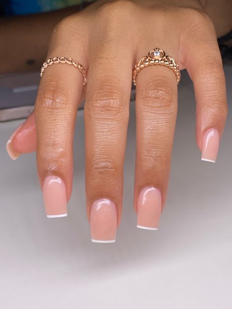 Classy Clear Acrylic Nails, Cute Short Nurse Nails, Short Square Nails White Tip, Squat Short Nails, Shirt Basic Nails, Simple White Nails Short Square, Short Square Acrylic Nails White Design, Pink Nails With One White Nail, Box Short Nails