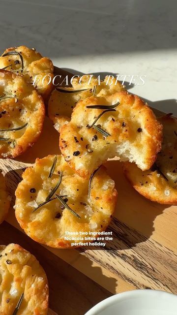 2 Ingredient Focaccia Bites, Greek Yogurt Focaccia, 2 Ingredient Focaccia Bread, Focaccia Bread Appetizers, Muffin Tin Focaccia, Focaccia Appetizer, Focaccia Bites, Focaccia Toppings, Focaccia Muffins