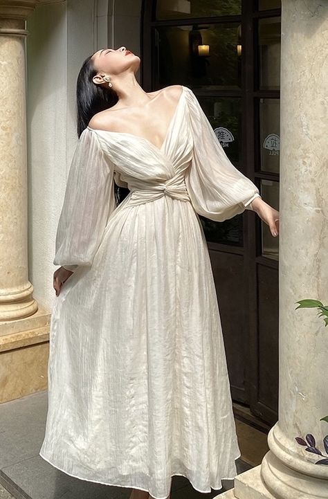 Bubble Sleeve Dress, White V Neck Dress, Wedding Guest Gowns, White Vintage Dress, Vintage Boho Dress, Robes Vintage, Long Sleeve Evening Dresses, Cottagecore Dress, Dress Aesthetic