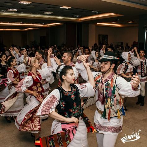 Romania Culture, Romania Wedding, Romania People, Romanian Culture, Romanian Wedding, Europe Continent, Lamb Dishes, Culture Day, Oc Stuff