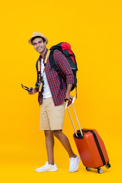 Asian man being ready for his vacation P... | Premium Photo #Freepik #photo #indian-boy #happy-indian #asian-male #indian-man Yellow Studio, People Images, Star Logo Design, Human Figure Sketches, Travel Poster Design, Asian Man, Gallery Wall Living Room, Indian Man, Instagram Wallpaper