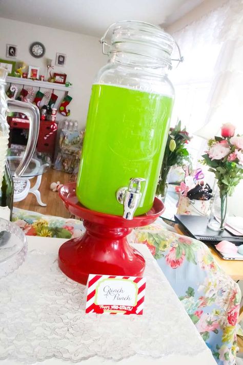 Friend Christmas Party Food, Whoville Food Ideas Holiday Parties, Grinch Christmas Party Foods, Grinch Party Ideas For Adults, Christmas Refreshment Ideas, Grinchmas Decorations Grinch Party, Christmas Toddler Party Ideas, Christmas Party On A Budget Easy Diy, Grinch Theme Party Snacks