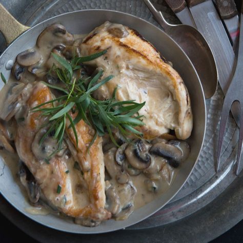 This healthy version of the classic chicken dish is ready in just 30 minutes. It is delicious with either cremini or white mushrooms and a dash of cream. Mushroom Fricassee, Fall Chicken Recipes, Traditional French Recipes, Chicken And Mushroom, Caesar Salad Recipe, French Recipes, One Dish Dinners, French Dishes, French Cooking