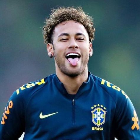 Neymar Curly Hair, Men Haircut Curly Hair, Messi Vs, 5k Followers, Neymar Jr, Haircuts For Men, Neymar, Curly Hair, Short Videos