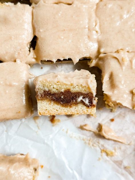 Brown Sugar Cinnamon Pop Tart Bars Best Pop Tart Flavors, Pop Tart Cookies, Brown Sugar Pop Tarts, Cinnamon Crescents, Tart Cookies, Cinnamon Roll Bread, Cinnamon Breakfast, Cinnamon Roll Cookies, Sugar Pop