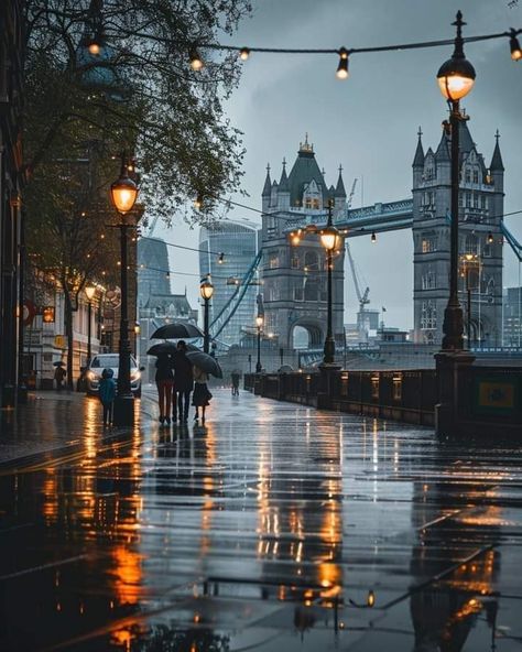 Fall In London Aesthetic, Rainy London Aesthetic, London City Photography, London Street Photography, Solo Traveling, City Life Photography, London Dreams, England Photography, Streets Of London