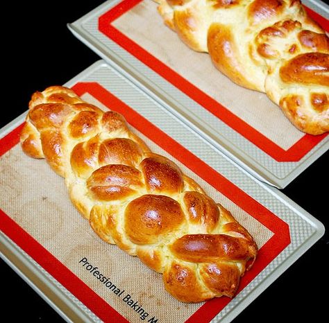 8 egg yolk challah bread Yolk Recipes, Bread Uses, Bread Loafs, Egg Yolk Recipes, Challah French Toast, No Rise Bread, Bake Bread, Challah Bread, Passover Recipes