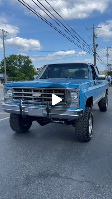 Davis Auto Sales on Instagram: "This ‘79 3+3 will not last long!! Check out the video on our YouTube Davis Drives  #c #squarebody #chevy #k #trucks #chevrolet #squarebodynation #chevytrucks #x #squarebodychevy #gmc #blazer #nation #silverado #s #squarebodysyndicate #truck #chevytruck #talk #classictruck #crew #club #liftedtrucks #chevyc #patina #trucksofinstagram #classic #v #offroad #lsswap" Square Body Chevy 4x4, 1978 Chevy Truck, Squarebody Chevy, Chevy 4x4, Chevy 1500, Custom Chevy Trucks, Ls Swap, Classic Truck, Square Body