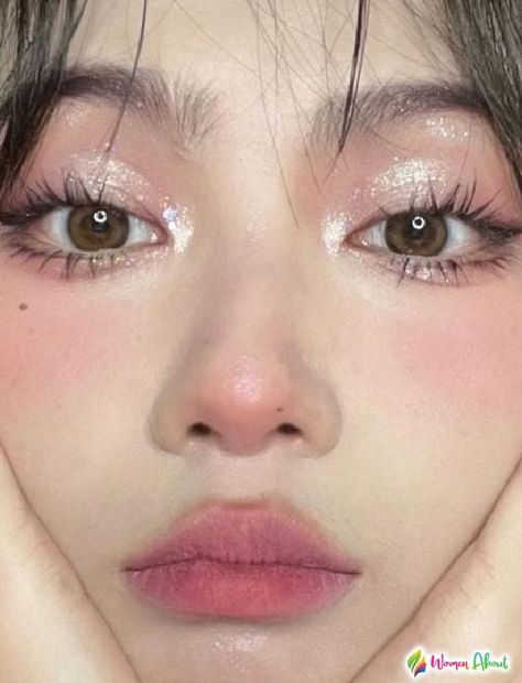 How to do angel makeup? Check more at https://www.womenabout.net/beauty/how-to-do-angel-makeup-38388.html Make Up Ideas Natural Korean, Make Up Looks Douyin, Erica Titus Makeup, Soft Girl Eye Makeup, Makeup Ulzzang Korean, Korean Makeup For Non Asian, Korean Douyin Makeup, Makeup Inspo Douyin, Pink Douyin Makeup Brown Skin