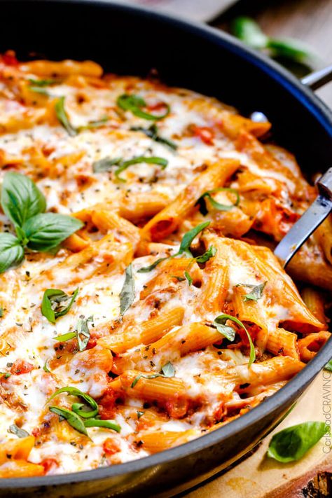 One Skillet Cheesy Penne - the best homemade ragu sauce simmered right with the pasta then loaded with cheese! My family begs me to make this weekly! Saucy Dinner Recipes, Penne Pasta Recipes Ground Beef, Pasta Recipes Ground Beef, Pasta With Hamburger, Homemade Ragu, Ground Beef Crockpot, Baked Penne Pasta, Beef Crockpot, Cheesy Pasta Recipes