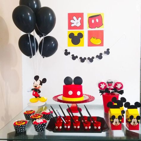 Mickey Mouse First Birthday, Minnie Mouse Birthday Cakes, Mickey Mouse Clubhouse Birthday, Minnie Party, Mickey Party, Mickey Birthday, Diy Birthday Decorations, Mickey Mouse Clubhouse, Minnie Mouse Birthday