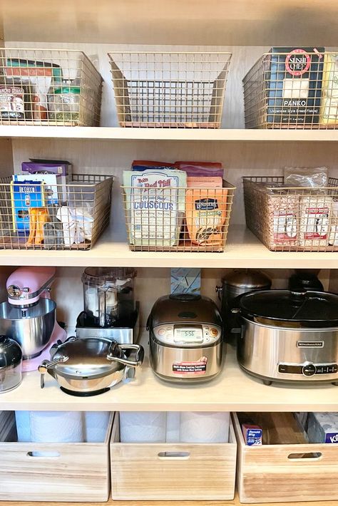 pantry with appliances Pantry With Appliances, Diy Pantry Organization Ideas, Organizing Snacks, Storing Produce, Diy Pantry Organization, Pantry Organization Ideas, Small Pantry Organization, Ideas For Organizing, Large Glass Jars