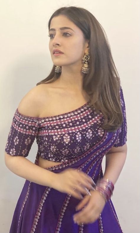 Nupur Sanon, Traditional Blouse Designs, Lehenga Designs Simple, Lehenga Blouse Designs, Gown For Women, Off Shoulder Gown, Stylish Short Dresses, Kriti Sanon, Elegant Blouse Designs