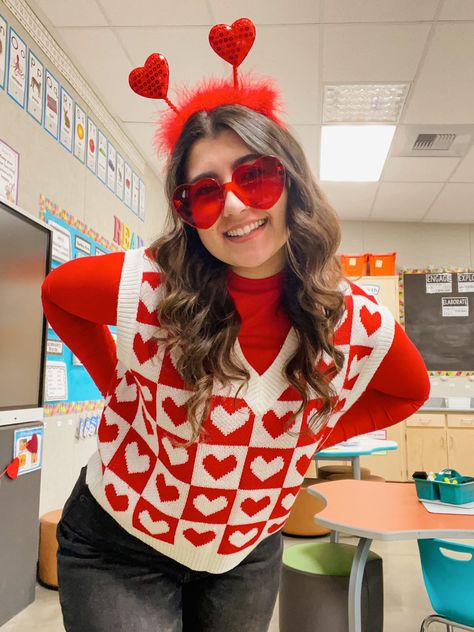 Cute Simple Valentine’s Day Outfits, Valentines Outfit Teacher, Valentines Day Outfits Work, Teacher Mismatch Day Outfit, Valentines Outfit For School, Cozy Valentines Day Outfit, Red Teacher Outfit, Holiday Teacher Outfits, Valentines Day Teacher Outfit