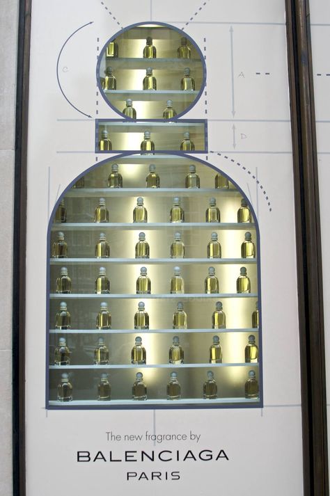 Fragrance Display, Fragrance Store, Perfume Display, Visual Merchandising Displays, Perfume Bottle Design, Window Display Design, Perfume Shop, Pharmacy Design, New Perfume