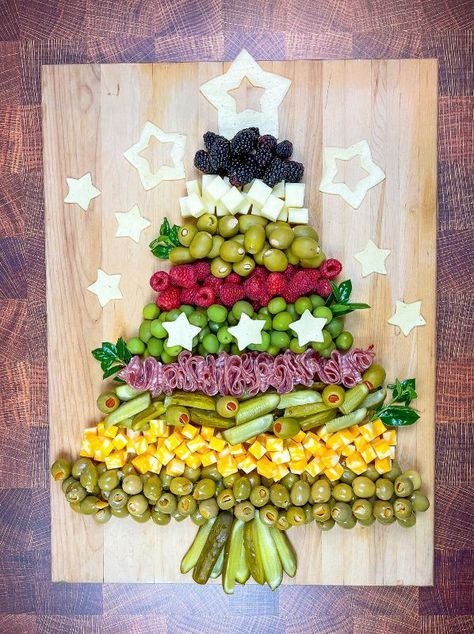 How to Create a Healthy Charcuterie Board in 2023 Pickle Charcuterie, Pickle Charcuterie Board, Healthy Charcuterie Board, Healthy Charcuterie, Fermented Pickles, Gluten Free Crackers, Probiotic Foods, Best Meat, Soluble Fiber