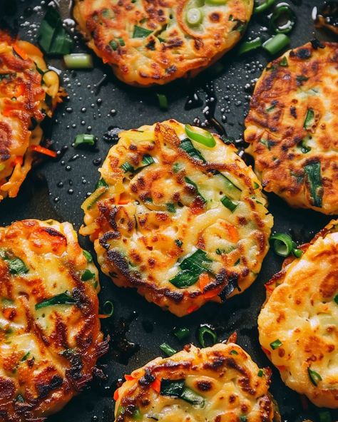 My Korean friend showed me this recipe, and wowzers! I had no idea it could taste this good! Korean Vegetable Pancakes, Korean Vegetables, Korean Recipe, Vegetable Pancakes, Korean Recipes, Grilled Cheese Recipes, Savoury Recipes, Delish Recipes, Full Meal Recipes