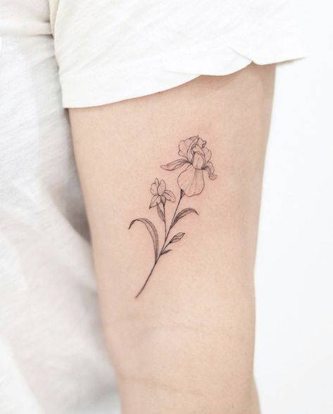 Poppy And Iris Flower Tattoo, Iris Flowers Drawing Tattoo Ideas, Tattoo Of Iris Flower, Blue Flag Iris Tattoo, Tattoo Ideas Iris Flower, Iris Minimalist Tattoo, Daffodil And Iris Tattoo, Iris And Poppy Tattoo, Iris And Daffodil Tattoo