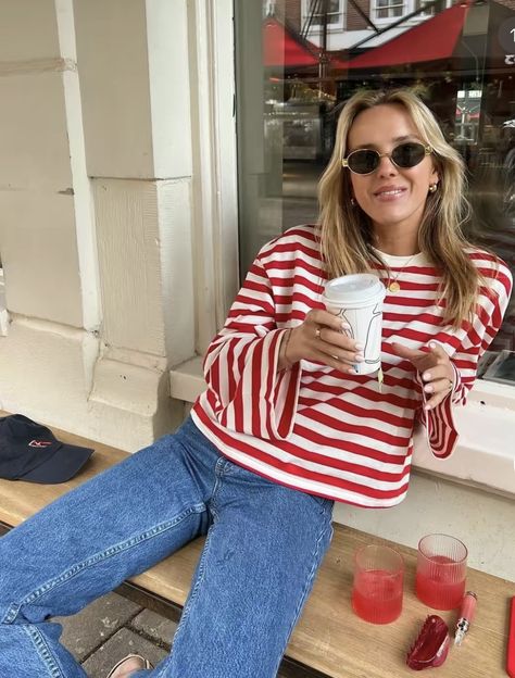 Buckle Inspired Outfits, Striped Red And White Shirt Outfit, Red And White Striped Top Outfit, Outfits With Red Top, Pops Of Red Outfit, Aesthetic Ropa, Miami Outfit, Rome Outfits, Dinner Outfit Casual