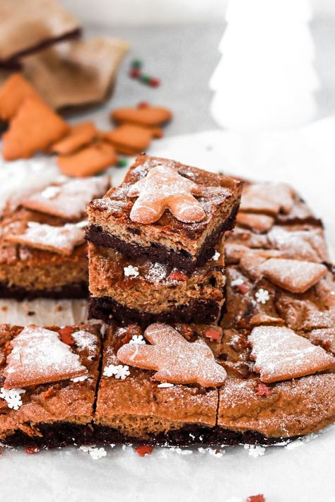 This is a wonderful, fudgy, rich and super delicous Christmas version of a brookie! The cookie layer has been replaced by a gingerbread layer that pairs wonderfully with the fudgy and ruch brownie layer. These gingerbread brookies are super easy to make, a healthy Christmas dessert optiona and will be appreciated by everyone. #christmasbaking #sockerfritt #glutenfritt #sugarfree #healthybaking #easybaking #brookies #brownie #gingerbread #hembakat #bakning #pepparkaka #choklad #hälsa #näringsrikt Healthy Christmas Desserts, Happy Cakes, Healthy Christmas, Brownie Batter, Christmas Dessert, Refined Sugar Free, Afternoon Snacks, Refined Sugar, Healthy Baking