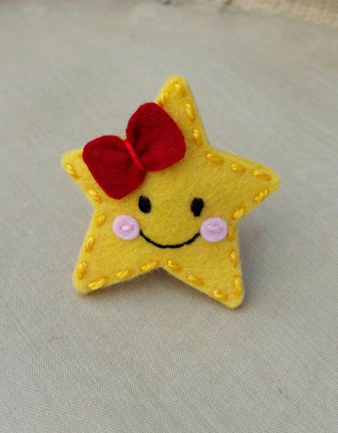 Check out this item in my Etsy shop https://www.etsy.com/listing/232273849/twinkle-little-star-wool-felt-snap-hair Felt Star, Felt Hair Accessories, Felt Hair Clips, Felt Crafts Diy, Felt Embroidery, Felt Patterns, Felt Brooch, Felt Decorations, Diy Hair Bows