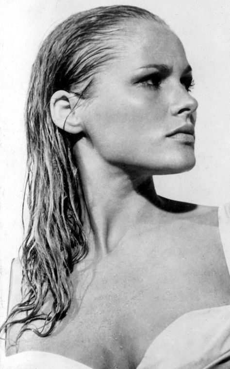 Ursula Andress, 1962, publicity shot for “Dr. No” Such a beautiful women. Honey Ryder, Bond Women, Vogue British, James Bond Girls, Girl Film, Ursula Andress, Bond Girl, Bond Girls, Katharine Hepburn