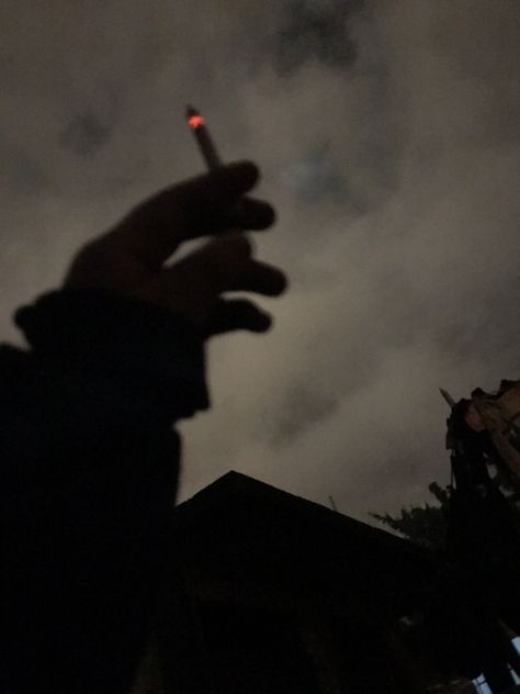 Chainsmoking Aesthetic, Smoker Asethic, Smoker Boyfriend, Tegan Core, Ciggerette Aesthetic, Revenge Aethstetic, Ciggerate Aesthetic, Smoker Aesthetic, Rauch Fotografie