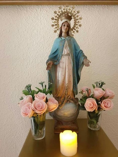 Virgin Mary Shrine, Icon Corner, Anima Christi, Altar Catholic, Home Altar Catholic, Family Altar, Saint Statues, Catholic Altar, Catholic Beliefs