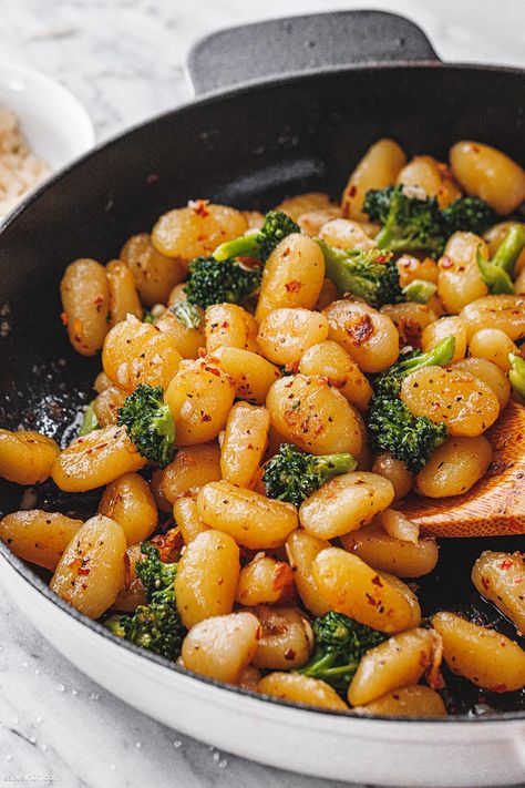 Gnocchi and Broccoli Stir-Fry - #gnocchi #broccoli #recipe #eatwell101 - You'll love this gnocchi and broccoli stir-fry recipe! With a few simple ingredients and minimal effort, this quick stir-fry with gnocchi and broccoli makes a flavorful and satisfying meal in no time! - #recipe by #eatwell101® Gnocchi And Broccoli, Gnocchi Broccoli, Tasty Vegetarian Meals, Best Broccoli Recipe, Gnocchi Recipes Easy, Gnocchi Dishes, How To Cook Gnocchi, Italian Sausage Recipes, Skillet Dishes