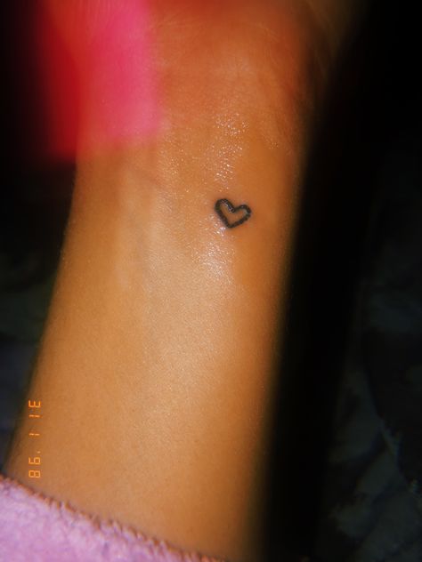 Small heart tattoo Small Heart Tattoo On Ring Finger, Heart Tattoo On Side Of Wrist, Cute Small Heart Tattoos, Lil Heart Tattoo, Tattoo Ideas Small Hand, Heart On Hand Tattoo, Heart On Wrist Tattoo, Heart Tattoo On Neck, Small Tattoo Heart