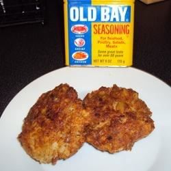 Maryland Crab Cakes I Broiled Crab Cakes, Maryland Recipes, Old Bay Crab Cakes, Fruit Dressing, Homemade Crab Cakes, Maryland Style Crab Cakes, Crab Cakes Easy, Crab Cakes Recipe, Regional Recipes