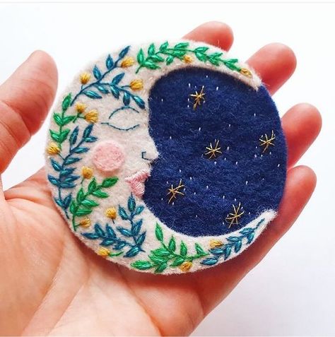 Happy Winter Solstice, Christmas Embroidery Patterns, Needle Felting Tutorials, Contemporary Embroidery, Happy Winter, Felt Embroidery, Felt Pattern, Felt Brooch, Handmade Christmas Ornaments