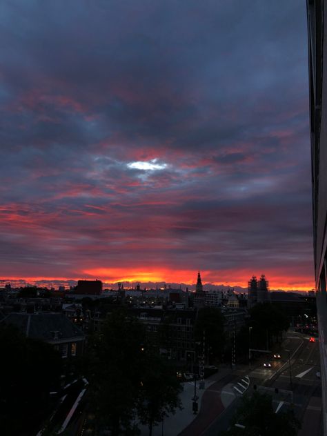 Dusk Aesthetic City, Early Evening Aesthetic, Twilight Time Of Day Aesthetic, Dusk Aesthetic, Dusk Time, Sky Story, Amsterdam Skyline, Insta Reel, Dusk Sky