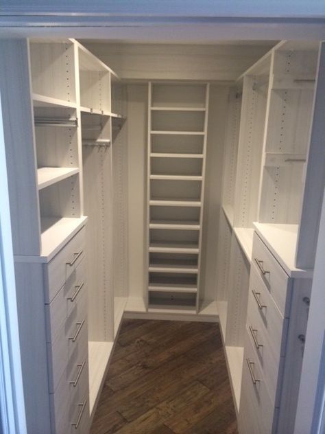 Small Closets Tips and Tricks                                                                                                                                                     More Small Walk In Closet, Closet Redo, Walking Closet, Walk In Closet Design, Closet Design Layout, Smart Tiles, Closet Renovation, Closet Layout, Small Closets