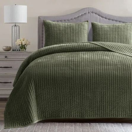 Wonderful TextileVelvet Reversible 3 Piece Quilt Set - Wayfair Canada Velvet Comforter, Velvet Bedding Sets, Velvet Quilt, Velvet Bed, Green Quilt, Lightweight Quilt, Quilted Coverlet, King Quilt, Quilt Set