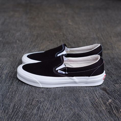 FOOTGOODS on Instagram: “. Vans Vault OG Slip-On LX Black/White Size: 7us (39eur) 25cm⚡️SOLD⚡️ 8us (40.5eur) 26cm⚡️SOLD⚡️ 8.5us (41eur) 26.5cm⚡️SOLD⚡️ 9us (42eur)…” Old School Outfits, Vans Sk8 Low, Tactical Fashion, Mens Vans Shoes, Vans Old School, Retro Trainers, Happy Shoes, Vans Vault, Black And White Shoes